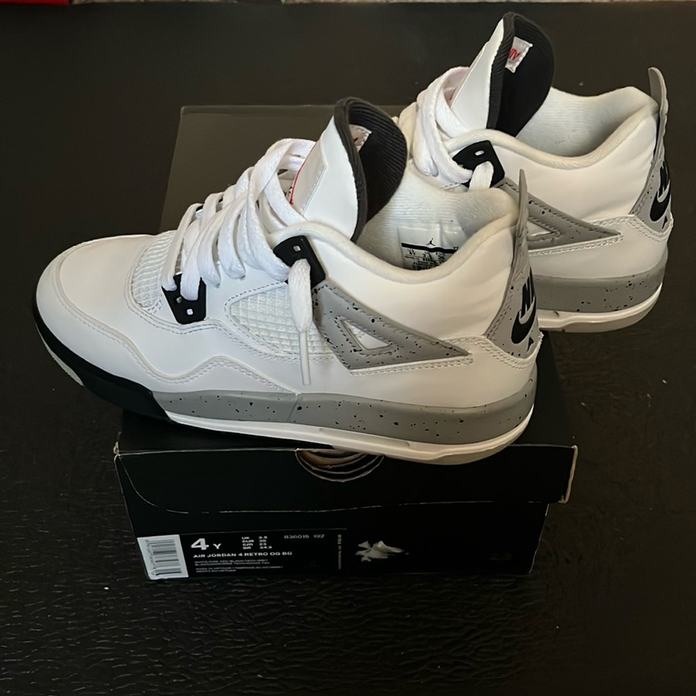 Air Jordan Retro 4 “White Cement”